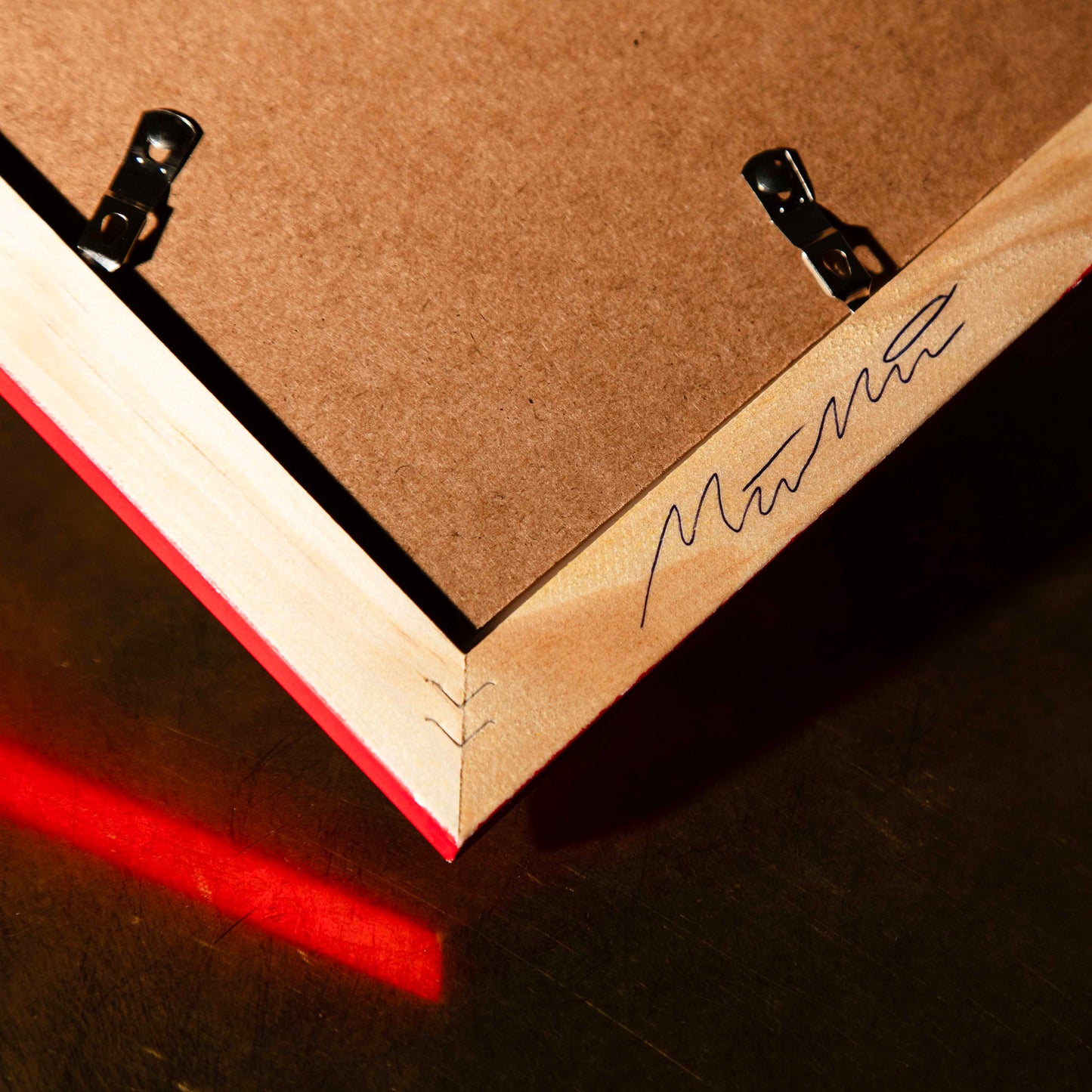 Mathilda Månsson - Girl Dinner med röd ram