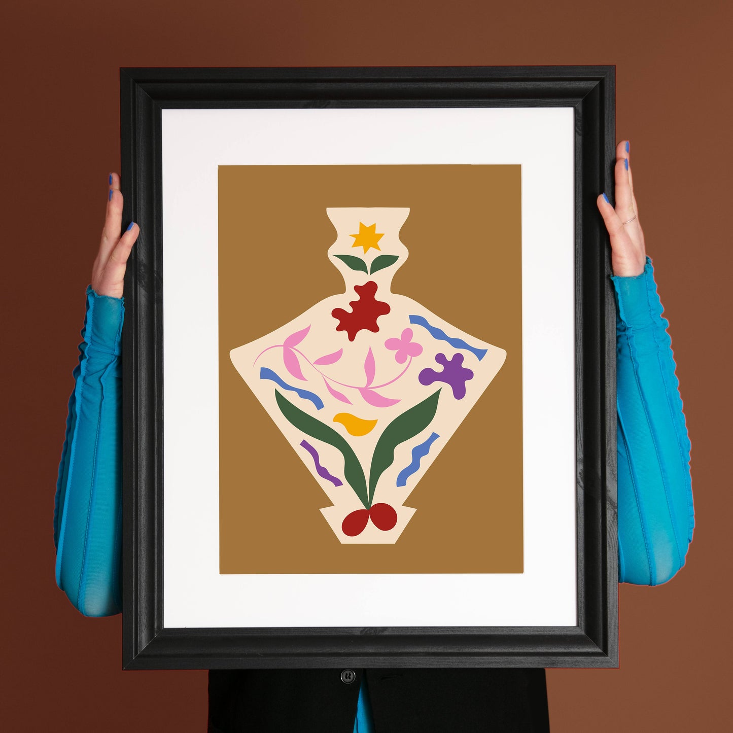 Lucrecia Rey Caro - Flor vase brown